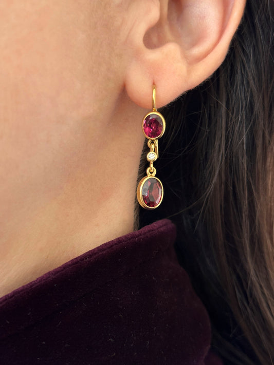 Vintage 18k Gold Garnet and Diamond Dangle Earrings (6.50 grams)