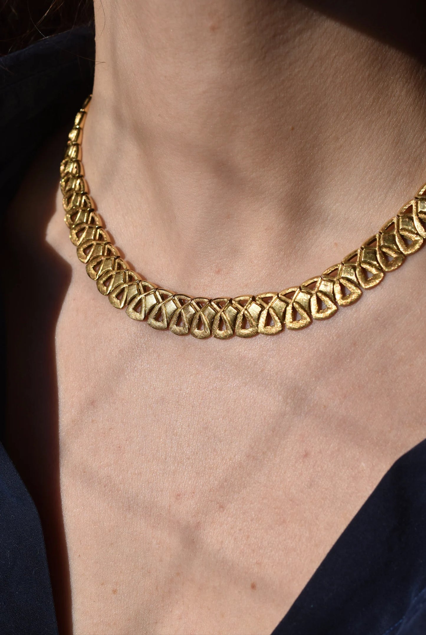 1960s Vintage 18k Gold Necklace with Florentine Finish