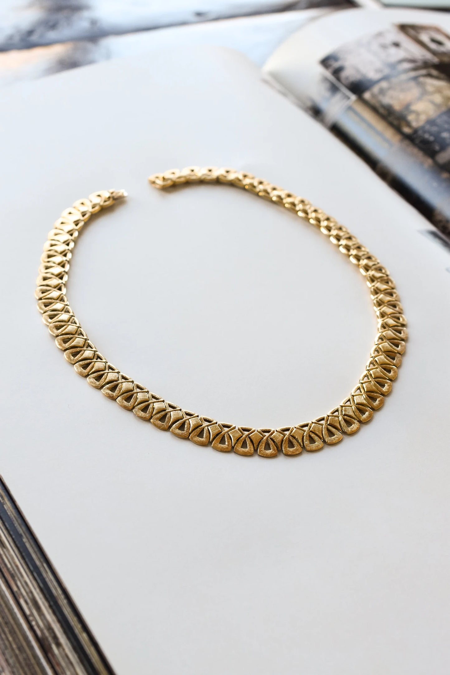 1960s Vintage 18k Gold Necklace with Florentine Finish